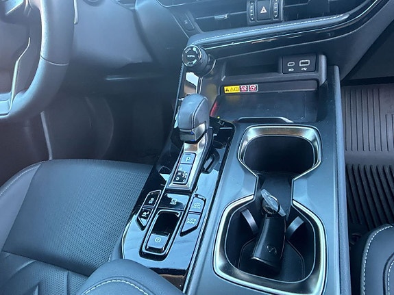 Lexus NX450h+ 13 of 23