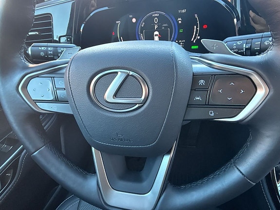 Lexus NX450h+ 15 of 23