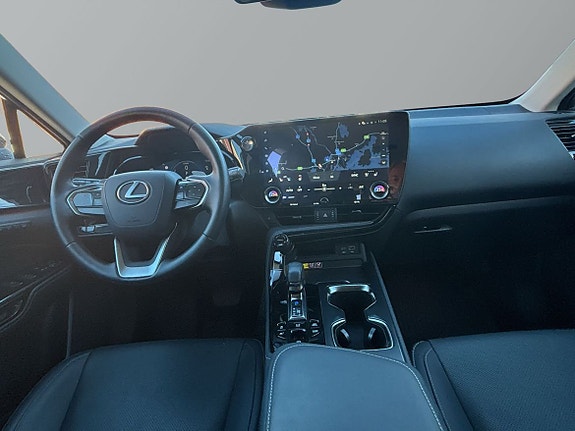 Lexus NX450h+ 10 of 23