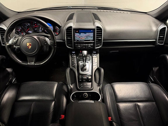 Porsche Cayenne 13 of 24