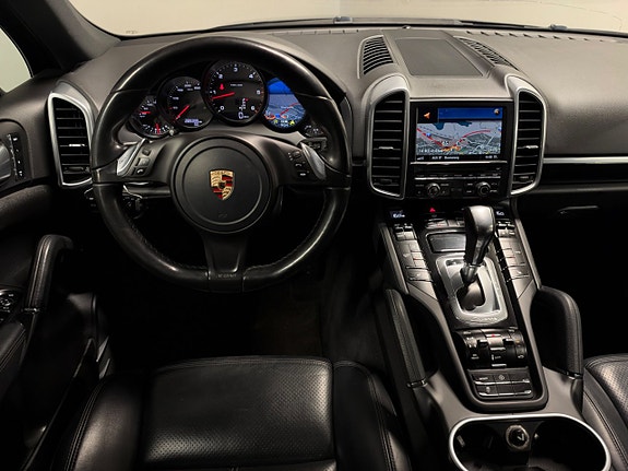 Porsche Cayenne 14 of 24