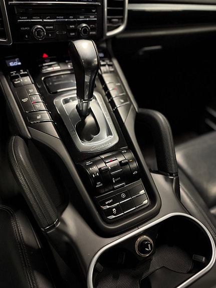 Porsche Cayenne 20 of 24