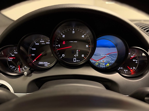 Porsche Cayenne 15 of 24