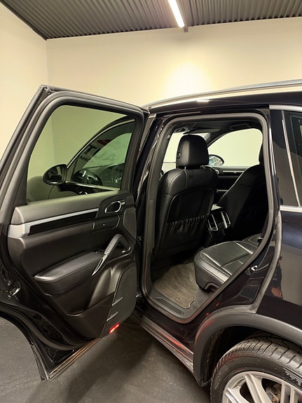 Porsche Cayenne 23 of 24