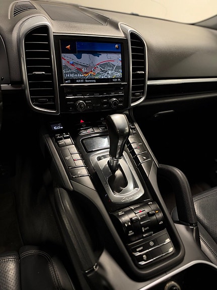Porsche Cayenne 19 of 24
