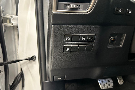 Lexus NX300h 22 of 29