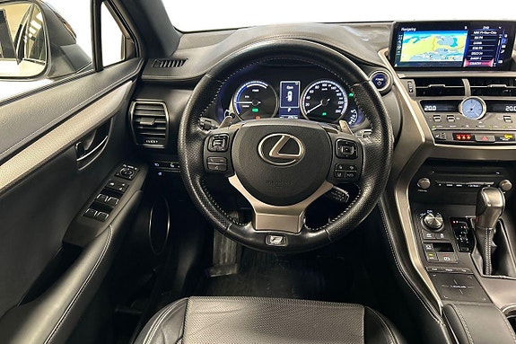 Lexus NX300h 13 of 29