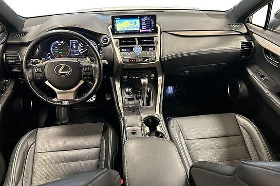 Lexus NX300h 12 of 29