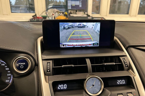 Lexus NX300h 17 of 29