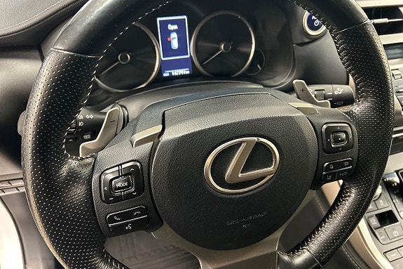 Lexus NX300h 23 of 29