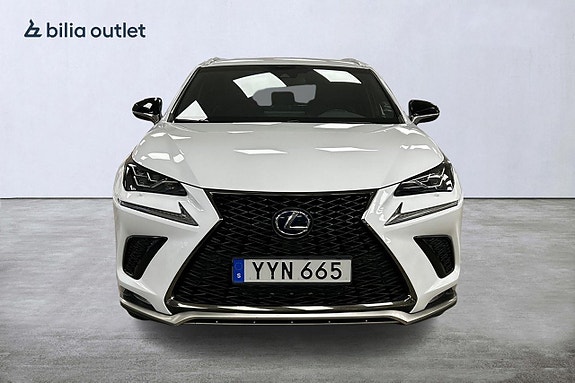 Lexus NX300h 8 of 29