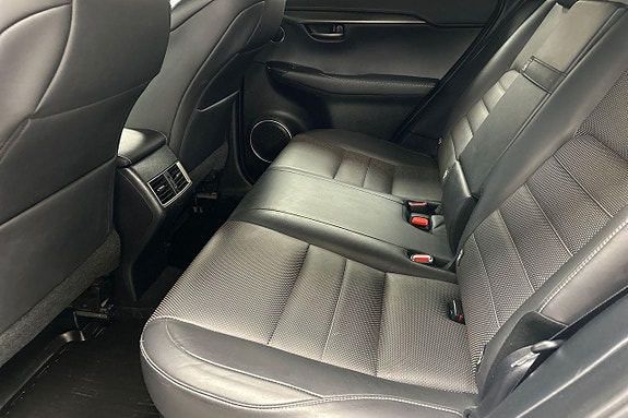 Lexus NX300h 15 of 29