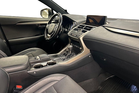 Lexus NX300h 10 of 29