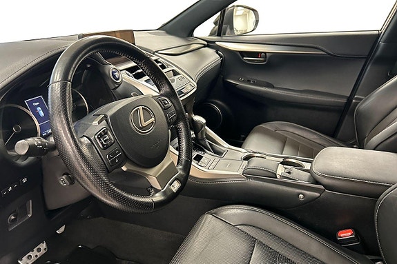 Lexus NX300h 16 of 29