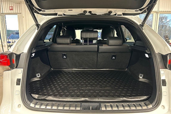 Lexus NX300h 14 of 29