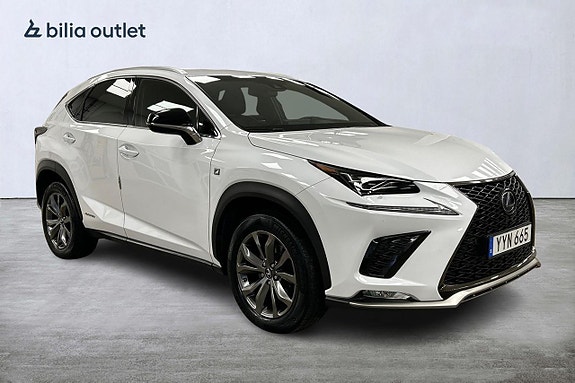 Lexus NX300h 2 of 29