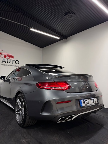 Mercedes-Benz C63 10 of 30