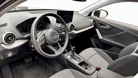 Audi Q2 7 of 12
