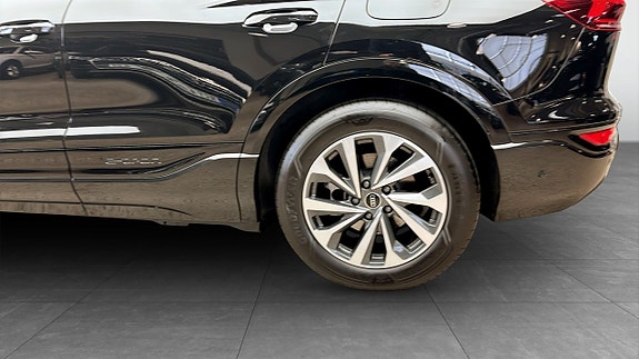 Audi Q6 e-tron 6 of 12