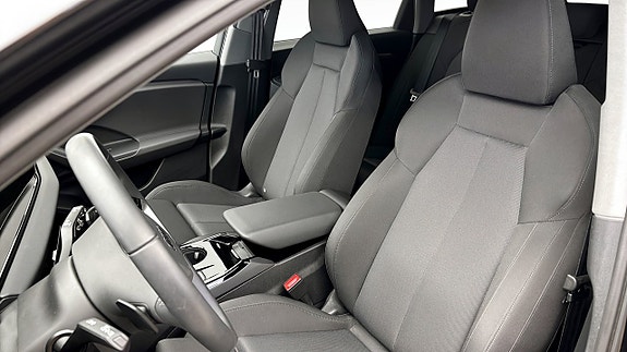 Audi Q6 e-tron 8 of 12