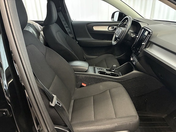 Volvo XC40 7 of 9
