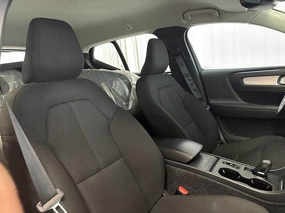 Volvo XC40 8 of 9