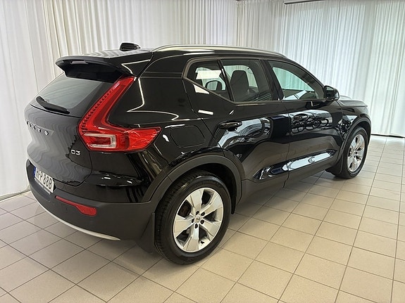 Volvo XC40 3 of 9