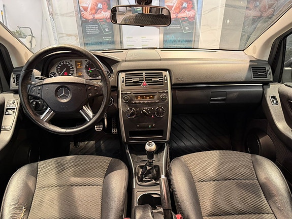 Mercedes-Benz B 180 10 of 21