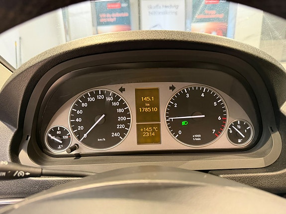 Mercedes-Benz B 180 11 of 21