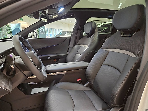 Mazda CX-6e 8 of 13