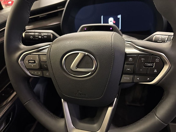Lexus LBX 14 of 21