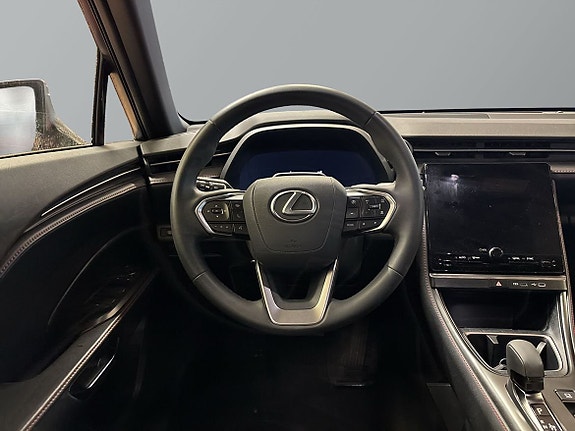 Lexus LBX 11 of 21