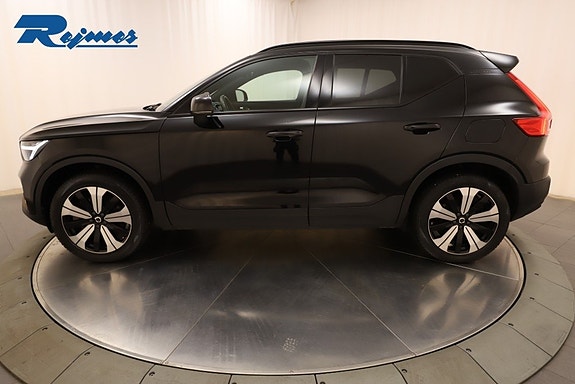 Volvo XC40 3 of 28