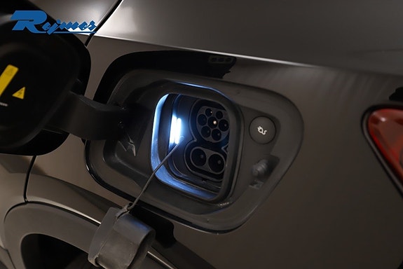 Volvo XC40 14 of 28