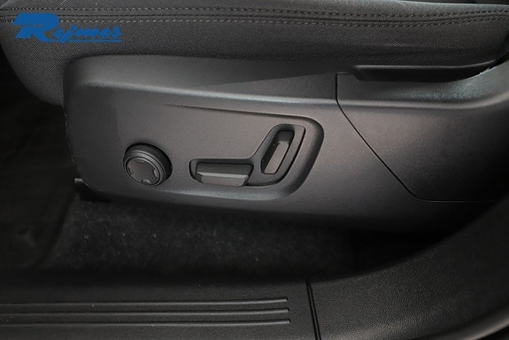 Volvo XC40 6 of 28