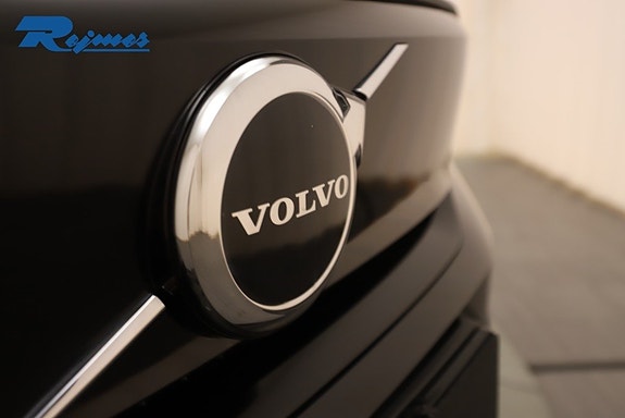 Volvo XC40 17 of 28
