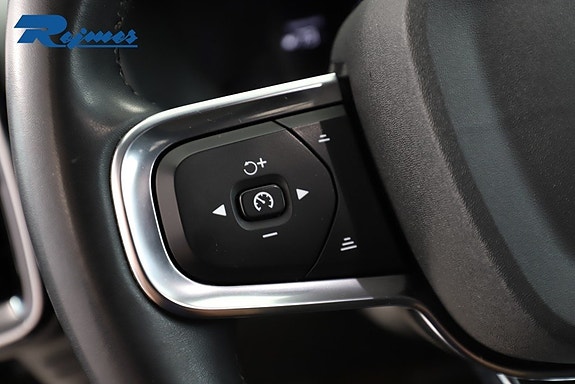 Volvo XC40 10 of 28