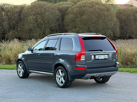 Volvo XC90 3 of 11