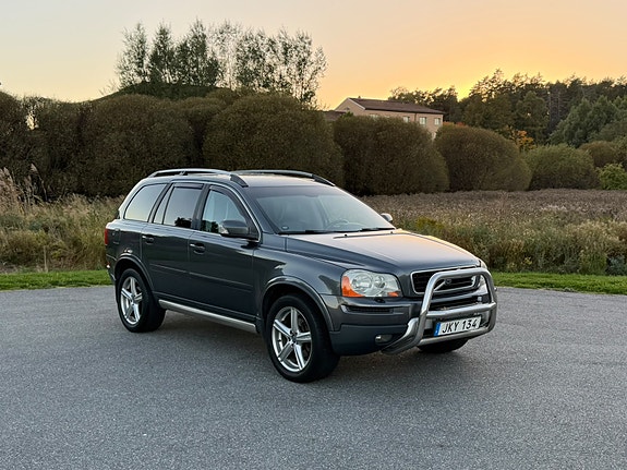Volvo XC90 2 of 11
