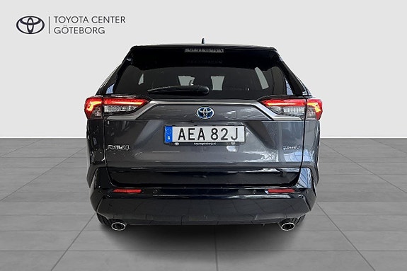 Toyota RAV4 6 of 13