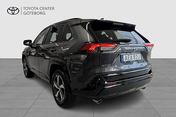 Toyota RAV4 3 of 13