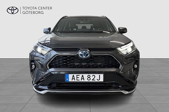 Toyota RAV4 7 of 13