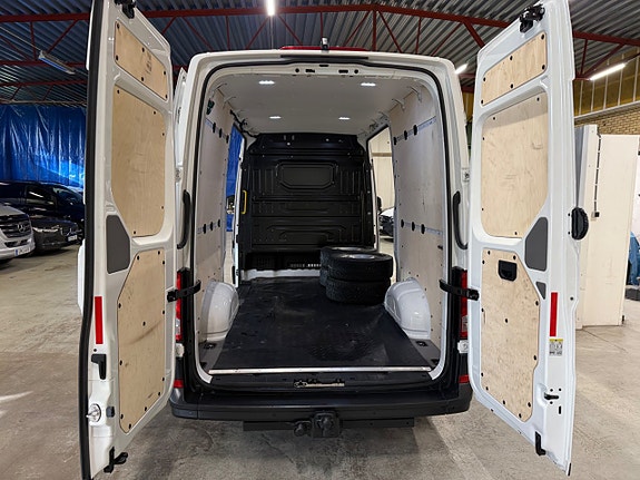 Volkswagen Crafter 7 of 13