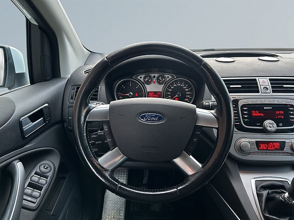 Ford Kuga 9 of 18