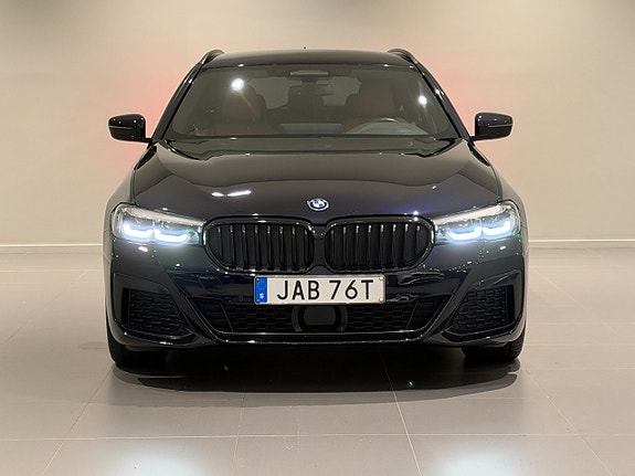 BMW 530e 2 of 18