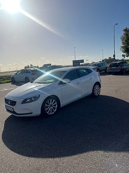 Volvo V40 3 of 6