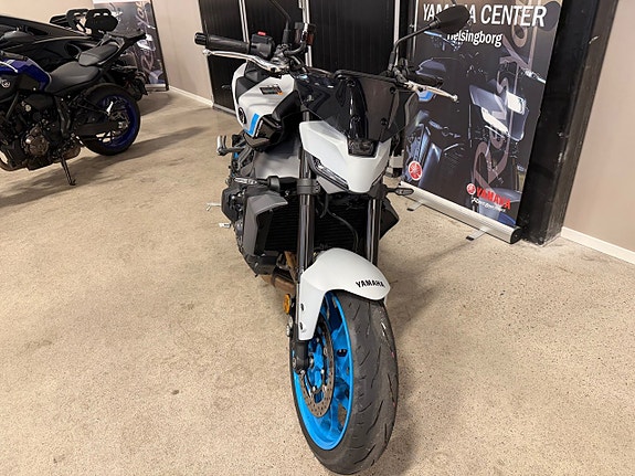 Yamaha MT-09 ABS 2 of 4