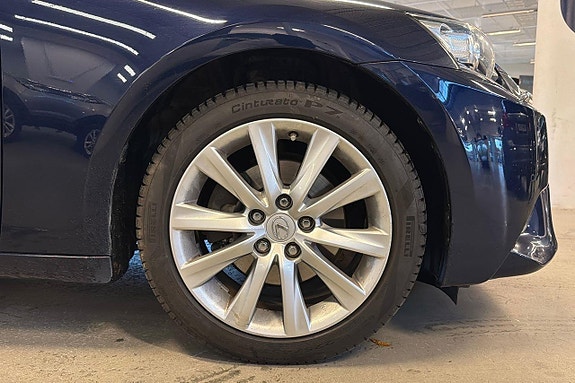 Lexus IS300h 4 of 20
