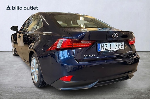 Lexus IS300h 5 of 20