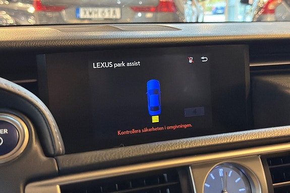 Lexus IS300h 15 of 20